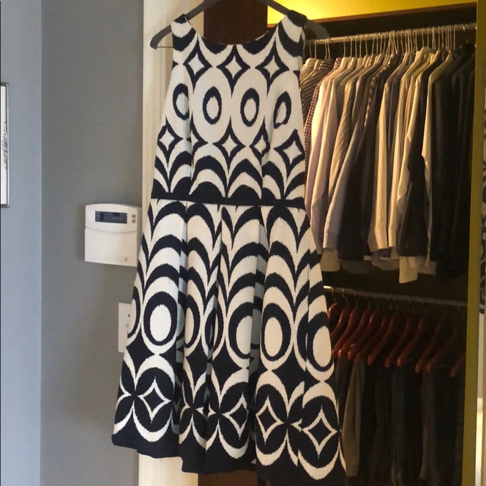 Taylor print dress. Adorable on and has pockets!